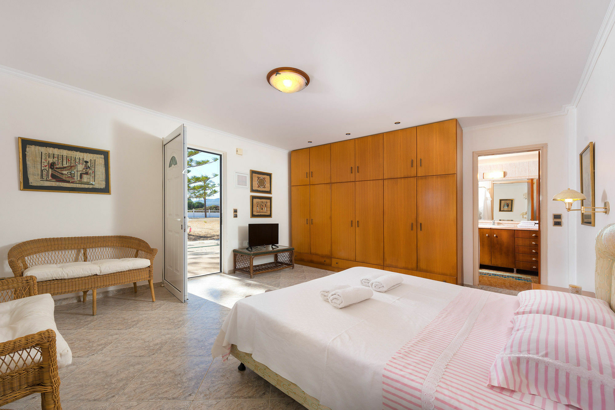 Villa Maria Beachfront Residence Киотари Екстериор снимка