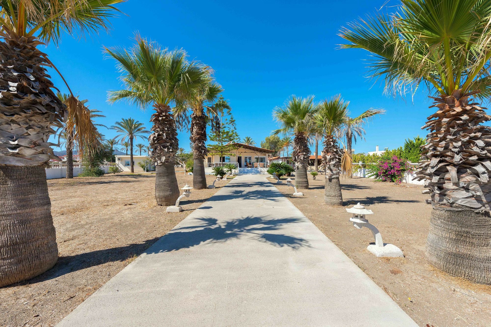 Villa Maria Beachfront Residence Киотари Екстериор снимка