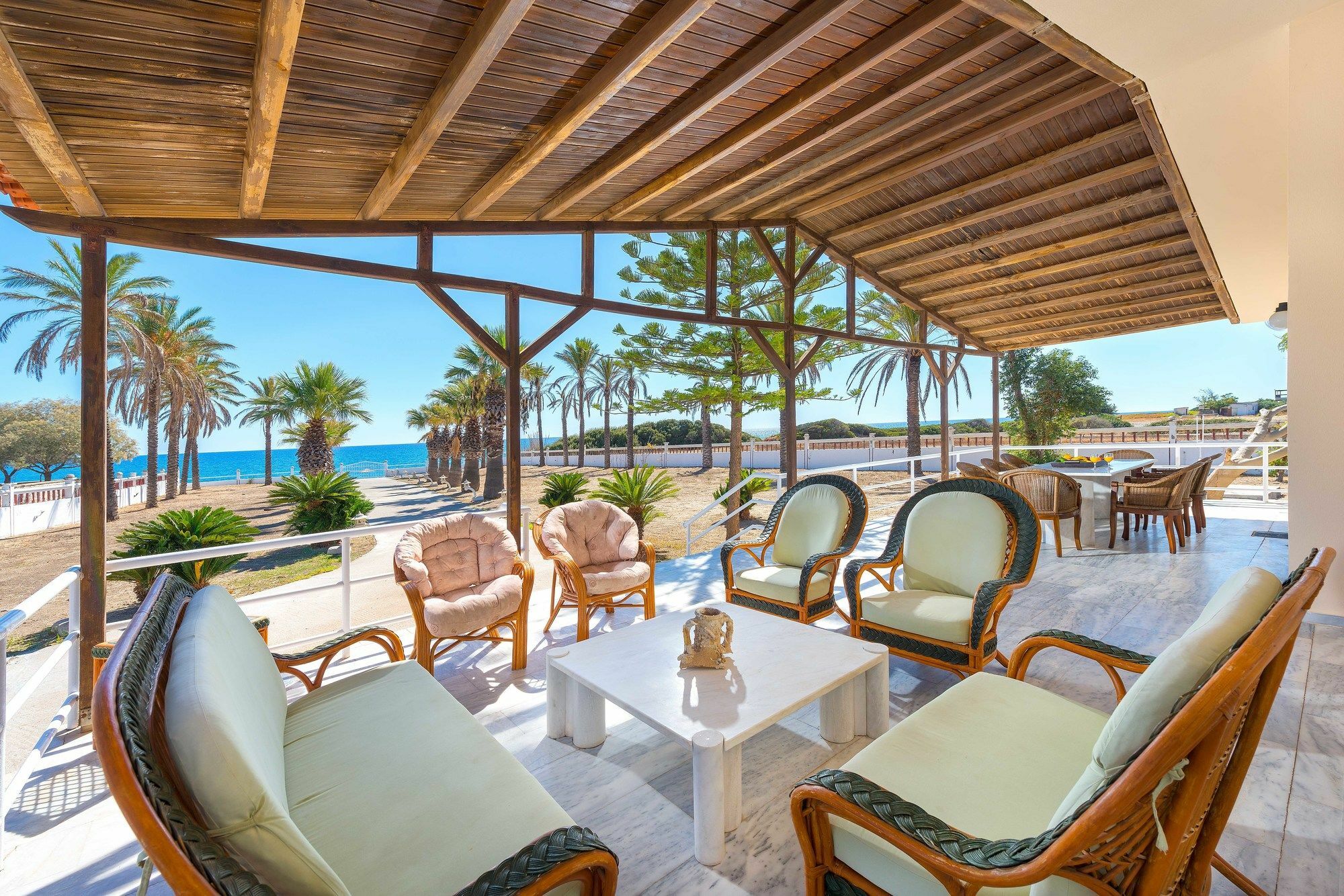Villa Maria Beachfront Residence Киотари Екстериор снимка