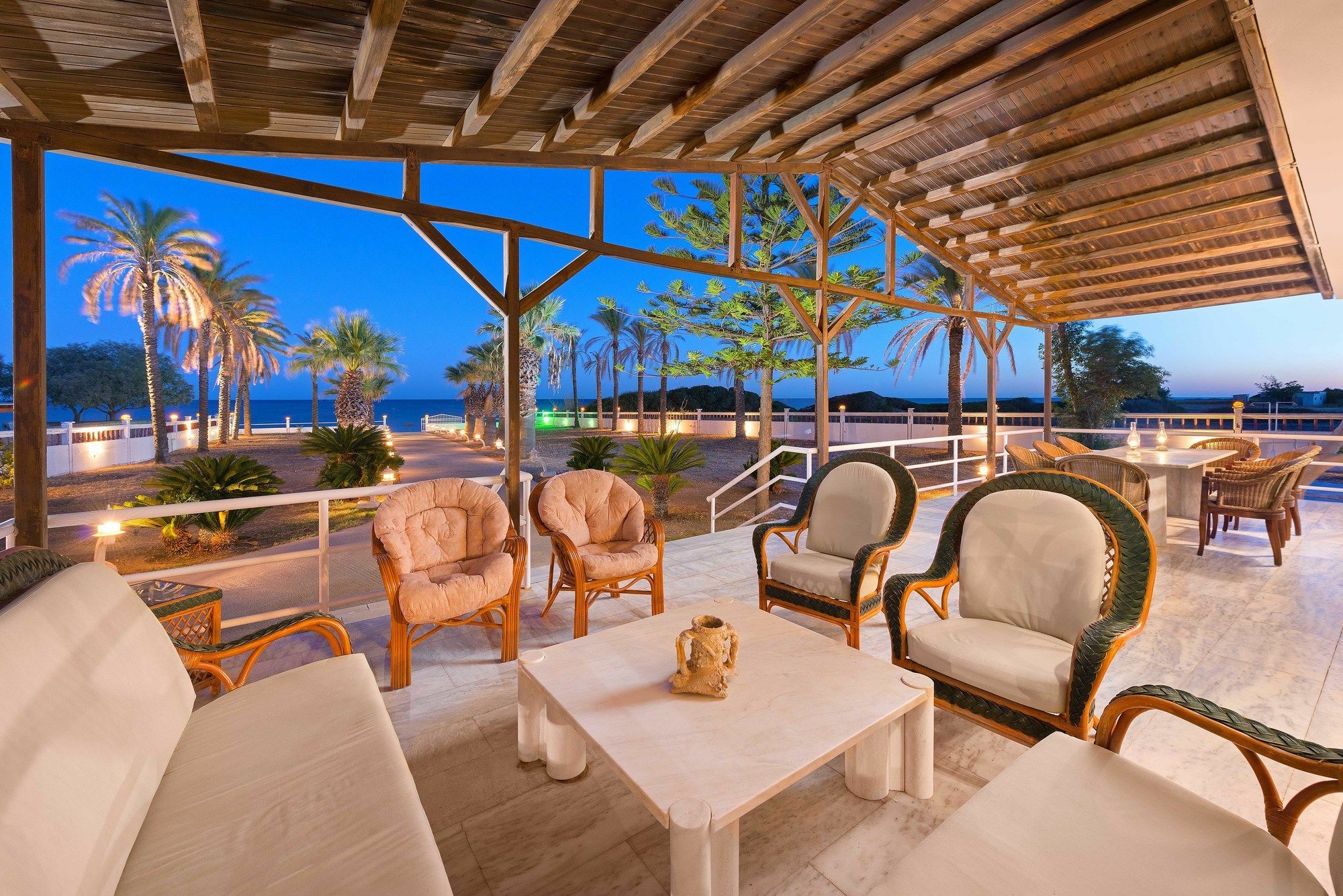 Villa Maria Beachfront Residence Киотари Екстериор снимка