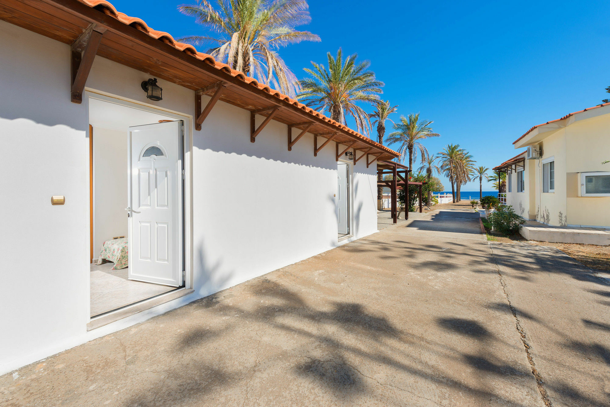 Villa Maria Beachfront Residence Киотари Екстериор снимка