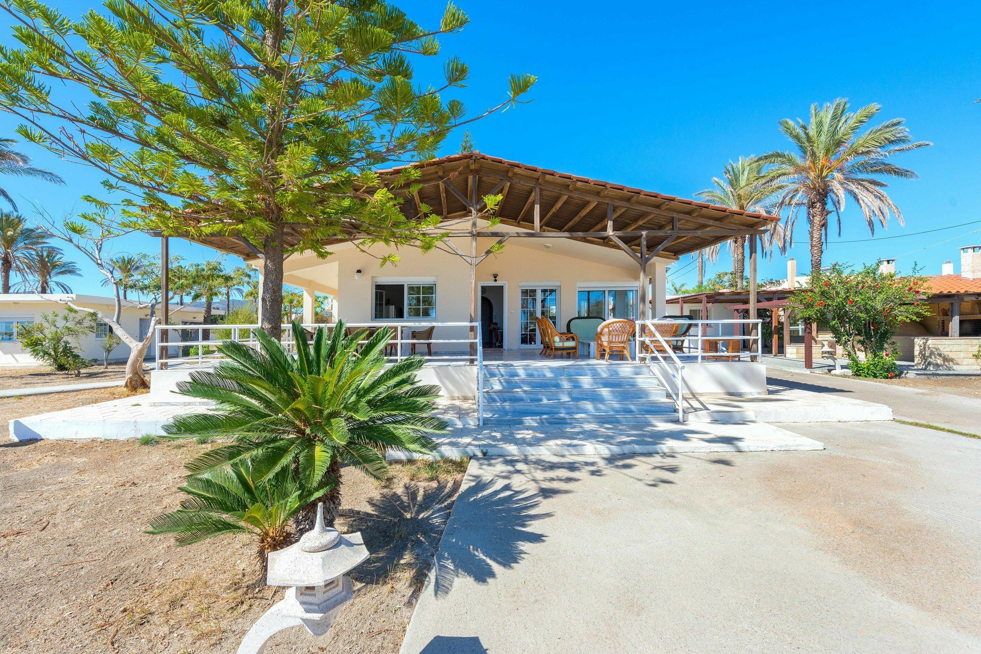 Villa Maria Beachfront Residence Киотари Екстериор снимка
