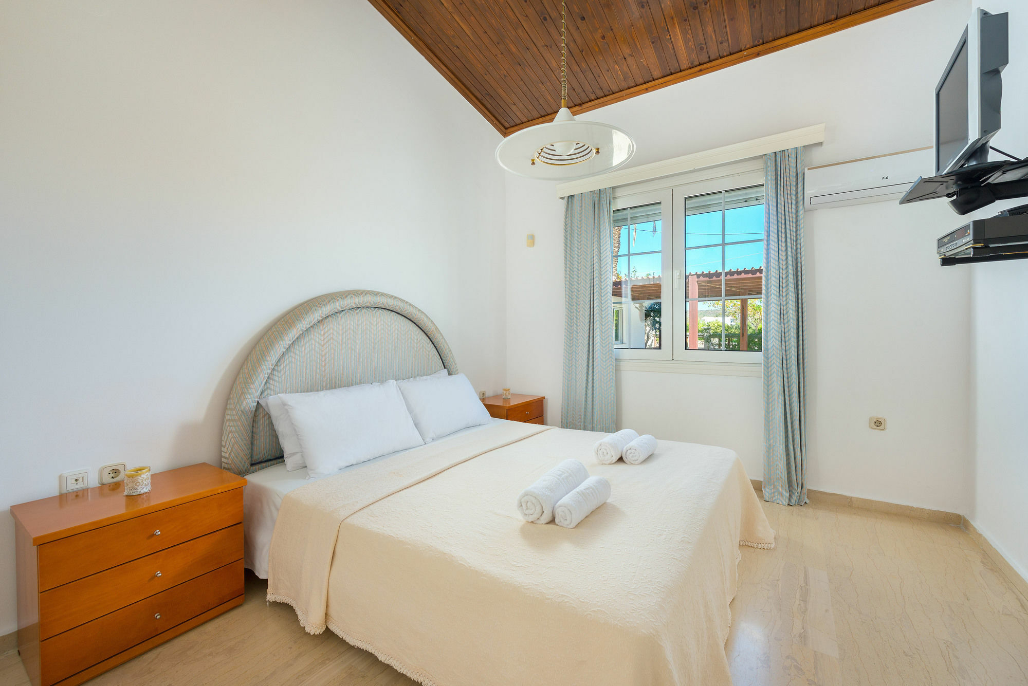 Villa Maria Beachfront Residence Киотари Екстериор снимка